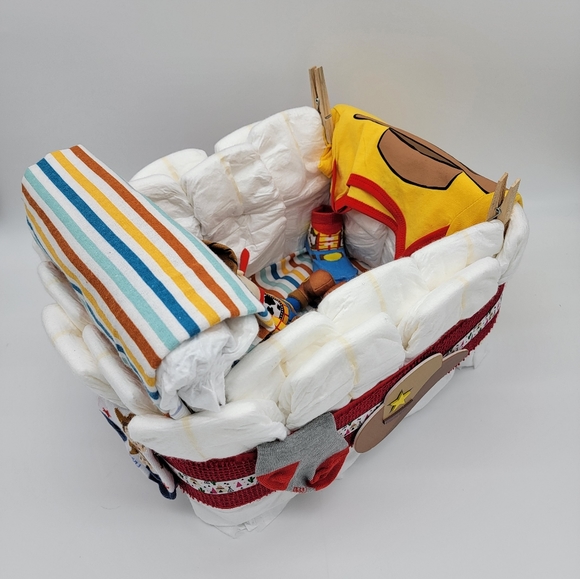 Toy Story - Woody bassinet diaper cake - Picture 12 of 13